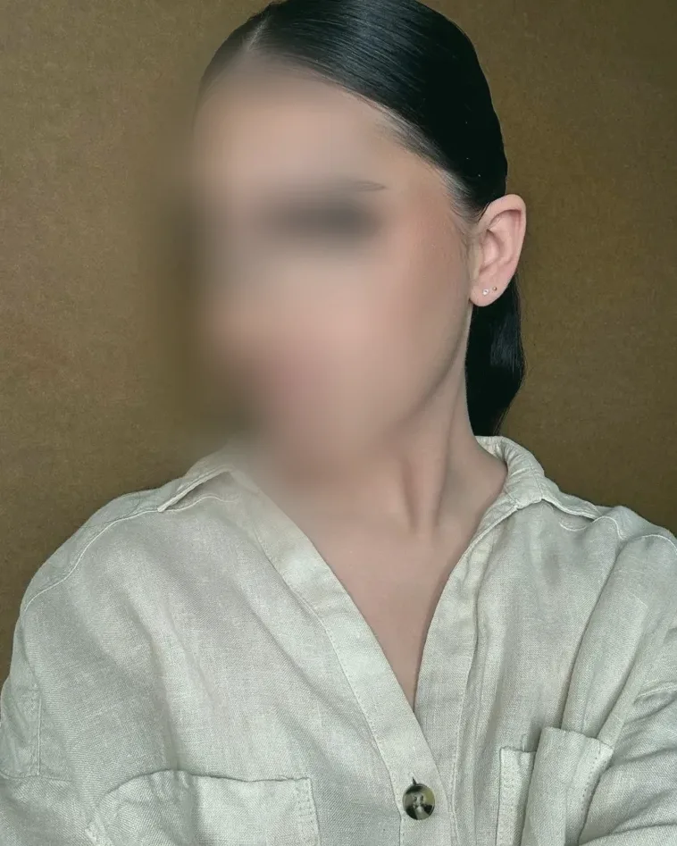 Agata, 34