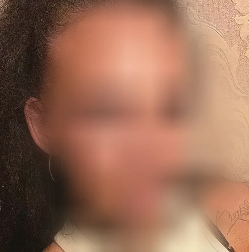 Claire, 38