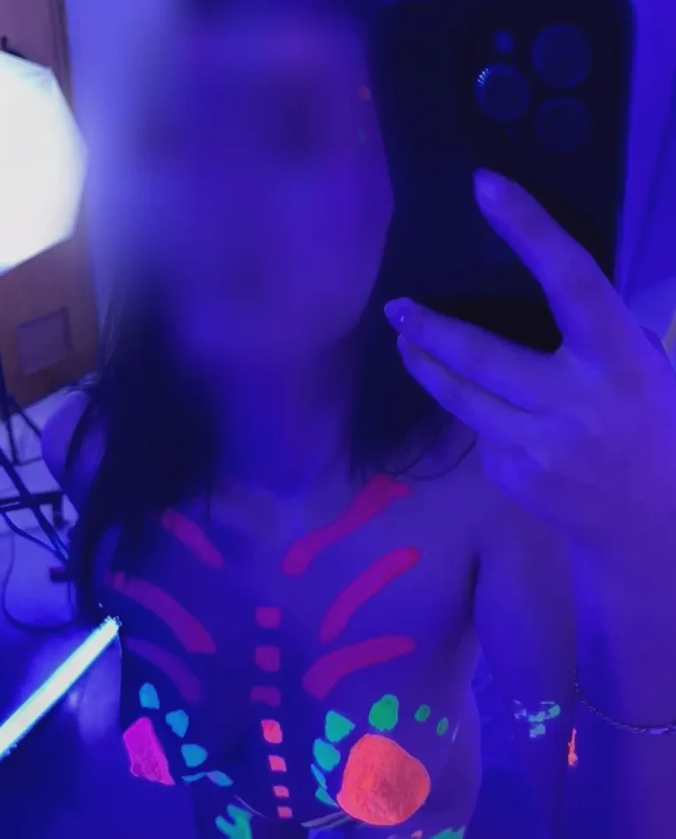 Ewa, 25