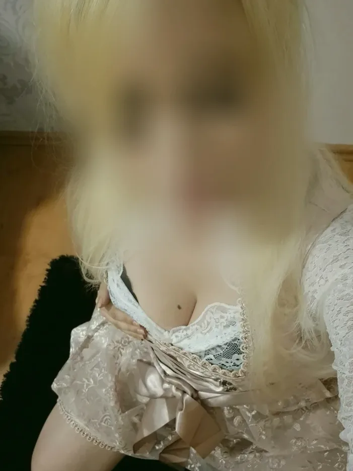 Lily, 28