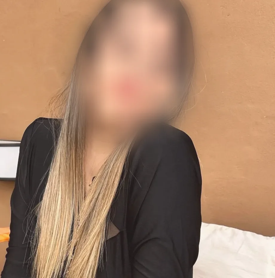 Rhian, 28