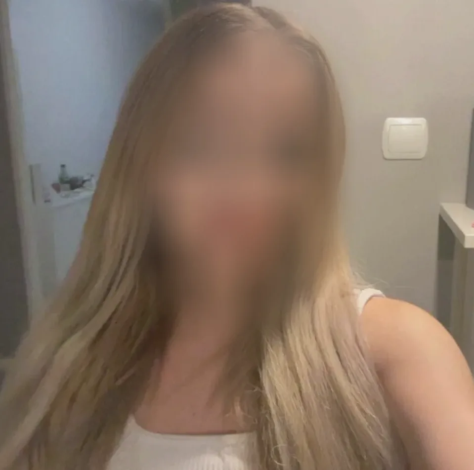 Sophie, 24